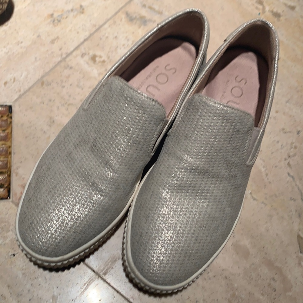 Women’s shoes size 6